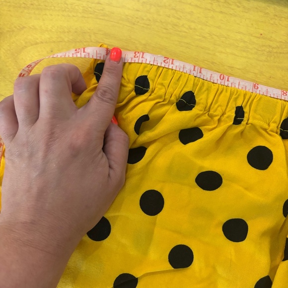 vintage polka dot yellow skirt , waist stretch *handmade* looking for best offer - Picture 3 of 6